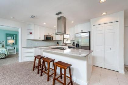 Sunsets & shelling at hidden gem resort beach condo - Blind Pass D205 - image 16