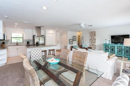 Sunsets & shelling at hidden gem resort beach condo - Blind Pass D205 - image 2