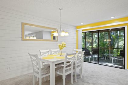Quiet spacious resort condo near Bowmans Beach - Blind Pass E109 - image 2