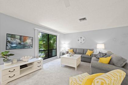 Quiet spacious resort condo near Bowmans Beach - Blind Pass E109 - image 3