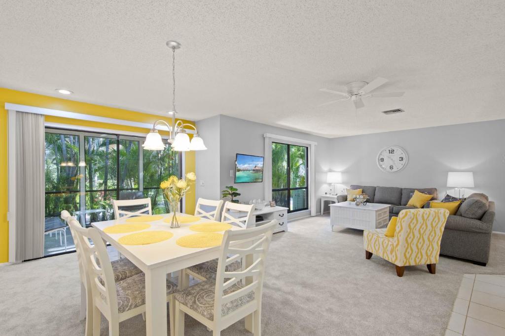Quiet spacious resort condo near Bowmans Beach - Blind Pass E109 - image 5