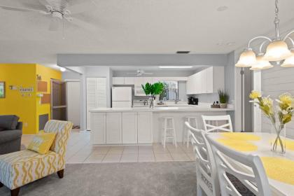 Quiet spacious resort condo near Bowmans Beach - Blind Pass E109 - image 6