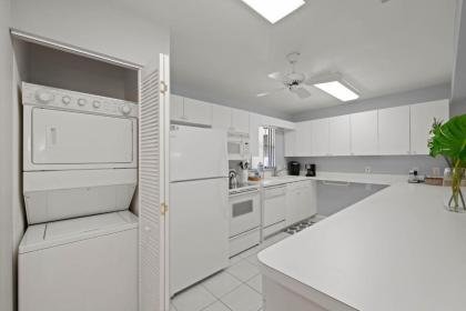 Quiet spacious resort condo near Bowmans Beach - Blind Pass E109 - image 8