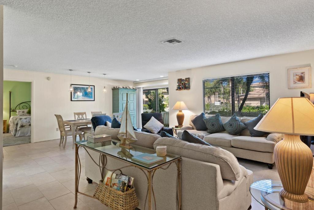Blind Pass Condo E110 on beautiful Sanibel Island - image 2
