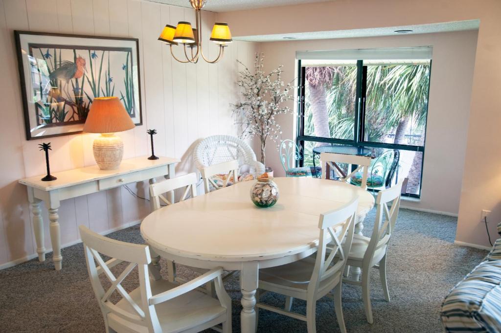 Blind Pass Condo E210 on beautiful Sanibel Island - image 6