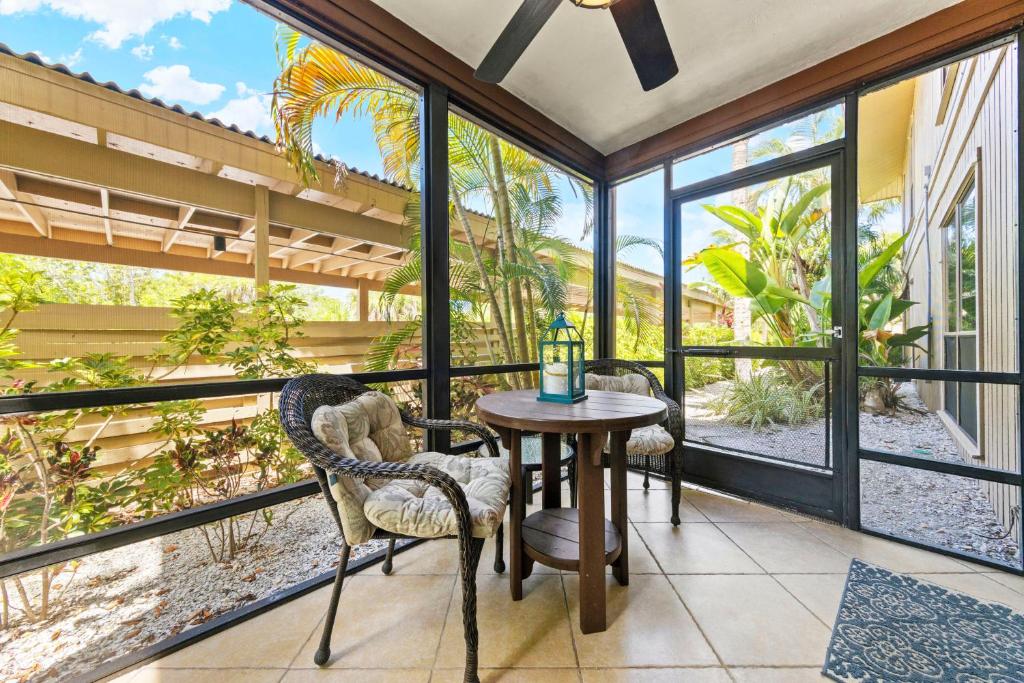 Secluded beach resort condo ready for family getaway - Blind Pass F108 - image 5
