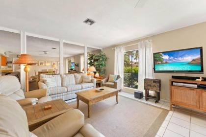 Tropical resort condo on award-winning Bowmans Beach - Blind Pass F111 Sanibel Florida