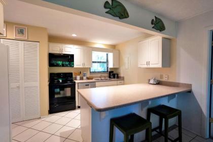 Family style beach resort condo on quiet west end A104 - image 7