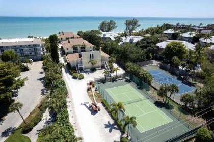 Exclusive Villa Sanibel Retreat Steps to Beach