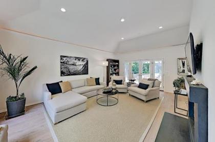 Walk to Beach! All-Suite Retreat with Private Spa home