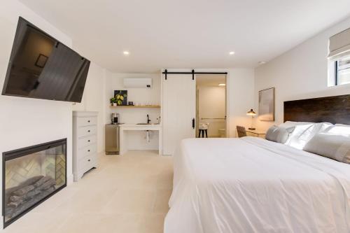 Casa Valerio Unit 6C-Boutique Suite in Downtown Santa Barbara - image 5