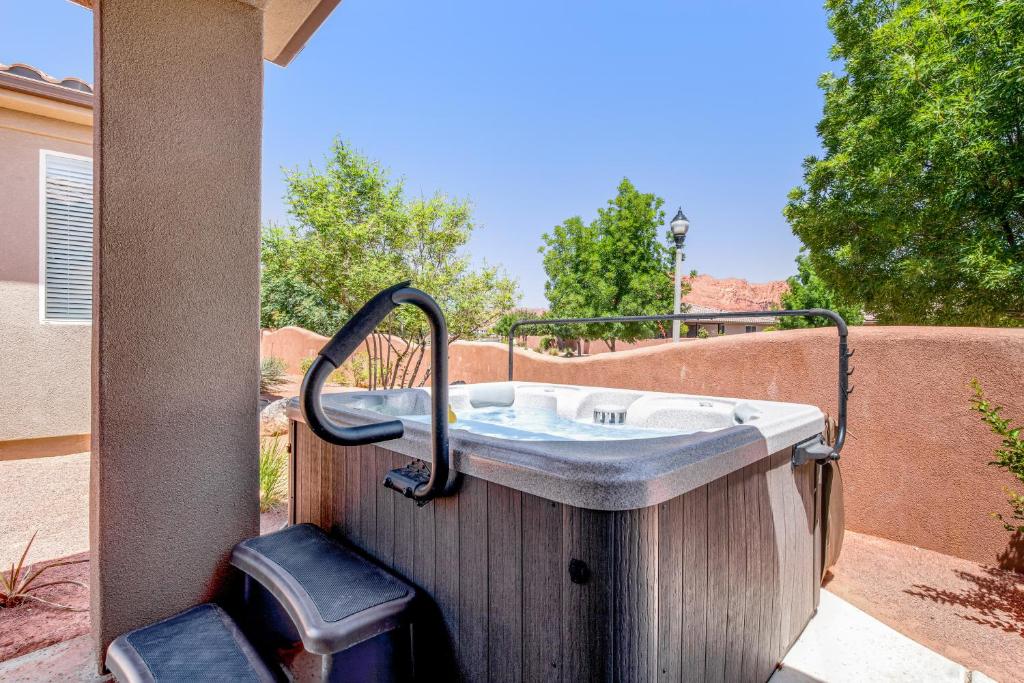 Red Rock Ranch Retreat: Paradise Village #10 - image 3