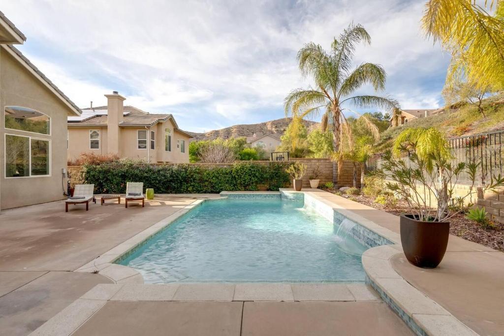 Luxury Modern Home with Resort-style pool & backyard - image 4