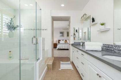 Luxury Modern Home with Club House pool or spa - 6Flags - image 13