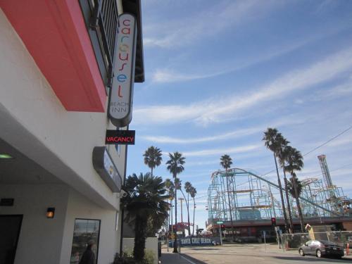 Carousel Beach Inn - main image