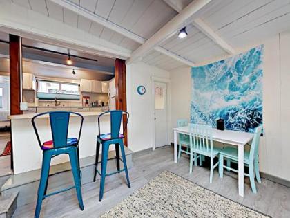 New Listing! Adorable Beach Cottage With Patio Cottage - image 4