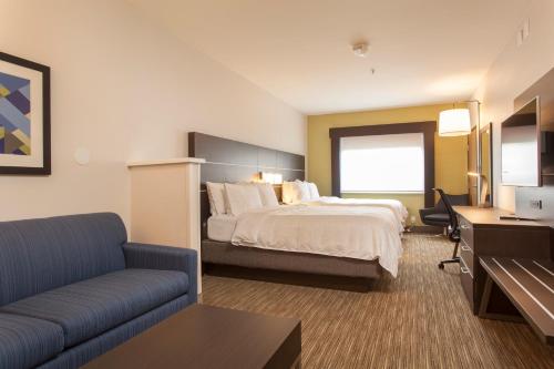 Holiday Inn Express & Suites - Santa Fe an IHG Hotel - main image