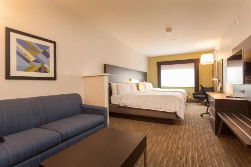 Holiday Inn Express & Suites - Santa Fe an IHG Hotel - image 4