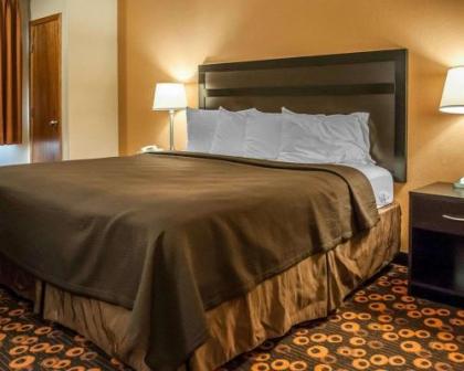 Econo Lodge Inn & Suites Santa Fe - image 3