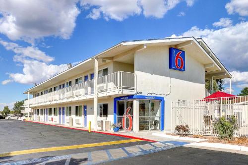 Motel 6 Santa Fe - main image