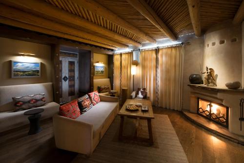 Rosewood Inn of the Anasazi - image 2