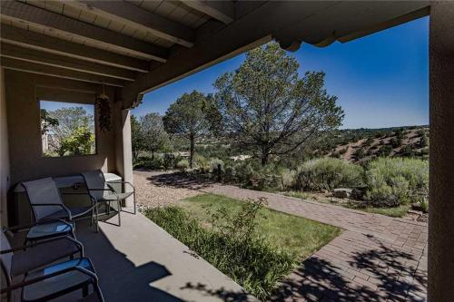 Artist Road #30 2 Bedrooms Fireplace Pool Access Washer/Dryer Sleeps 4 - image 2