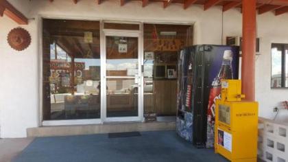 Cottonwood Court Motel - image 4