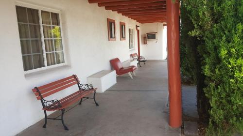 Cottonwood Court Motel - image 5