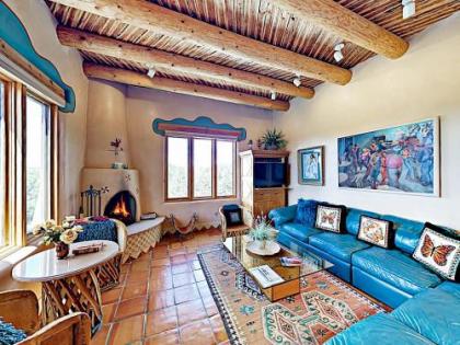 An Enchanting Casita With Patio & Kiva Fireplace Cottage