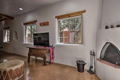 Spacious Railyard Bungalow with Private Patios! - image 5