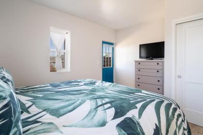 Crescent Moon Casita 2 Bedrooms Patio WiFi Sleeps 4 - image 10