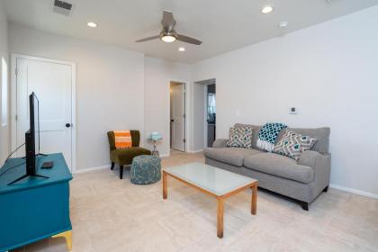 Crescent Moon Casita 2 Bedrooms Patio WiFi Sleeps 4 - image 5