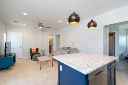 Crescent Moon Casita 2 Bedrooms Patio WiFi Sleeps 4 - image 9