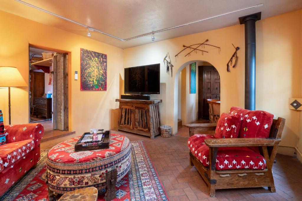 Bonitas Casita 2 Bedrooms Patio Hot Tub Pet Friendly Sleeps 4 - image 3
