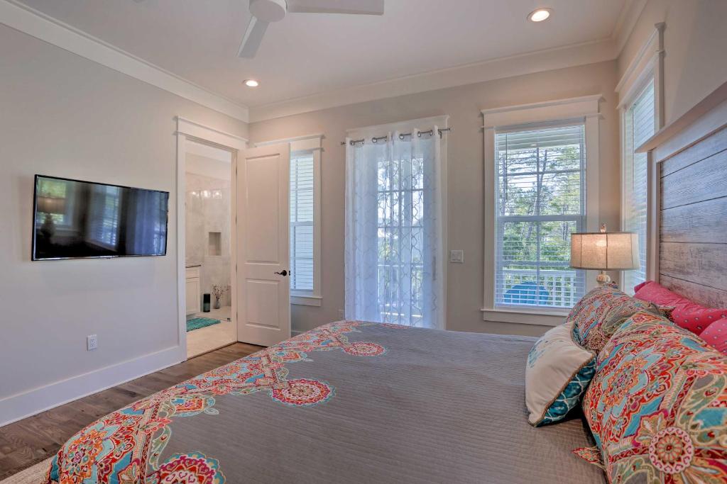 Large Modern Santa Rosa Home - Walk to Beach! - image 2