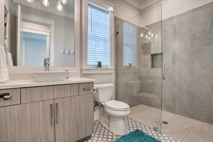 Large Modern Santa Rosa Home - Walk to Beach! - image 5