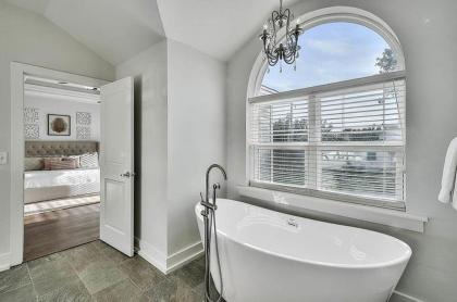 Lizard Palms by Five Star Properties - image 15