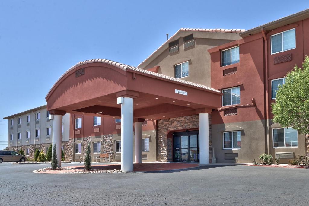 Holiday Inn Express Santa Rosa an IHG Hotel - main image