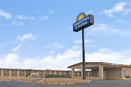 Days Inn & Suites by Wyndham Santa Rosa - image 11