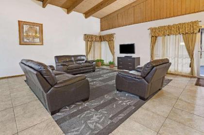 Days Inn & Suites by Wyndham Santa Rosa - image 2