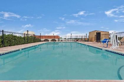 Days Inn & Suites by Wyndham Santa Rosa - image 4