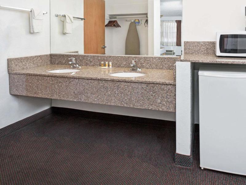Days Inn & Suites by Wyndham Santa Rosa - image 6