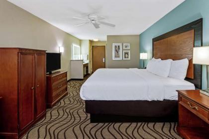 La Quinta by Wyndham Santa Rosa - image 10