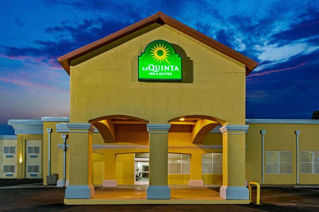 La Quinta by Wyndham Santa Rosa - image 3