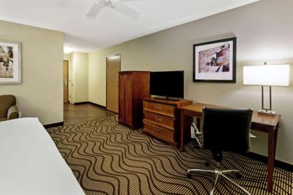 La Quinta by Wyndham Santa Rosa - image 9