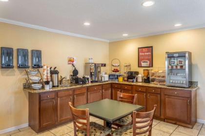 Econo Lodge Santa Rosa - image 14