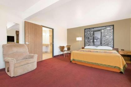 Super 8 by Wyndham Santa Rosa - image 13
