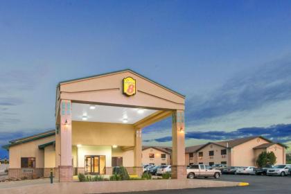 Super 8 by Wyndham Santa Rosa - image 2
