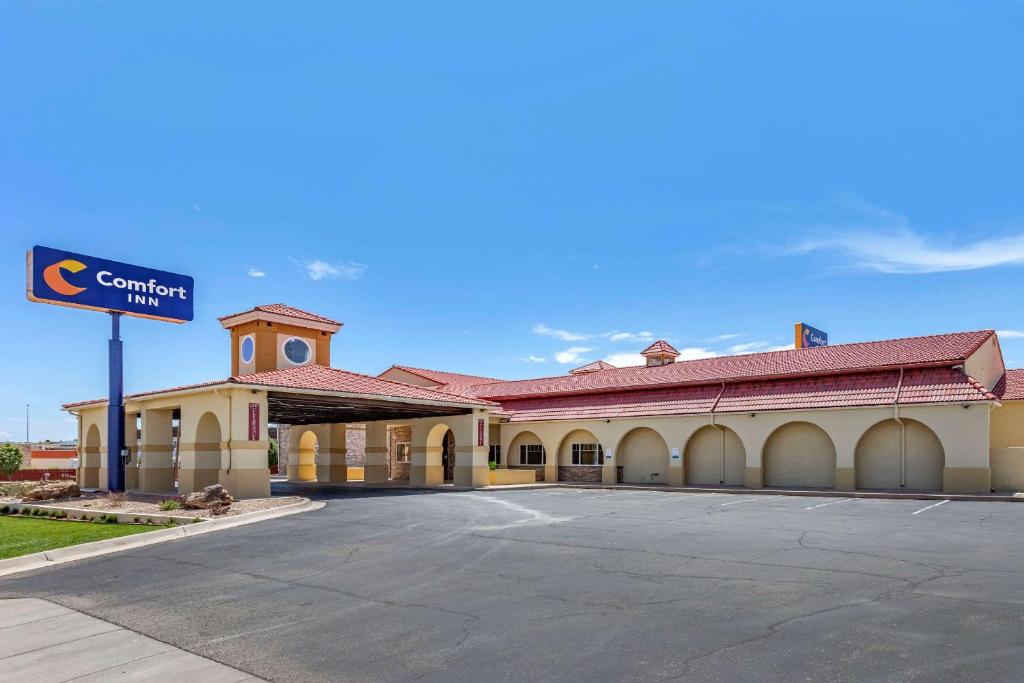 Comfort Inn City of Natural Lakes - image 3
