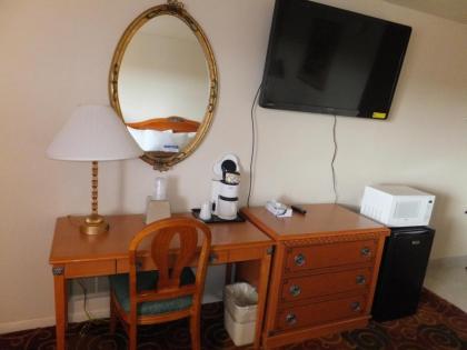 Americas Best Value Inn Santa Rosa - image 3